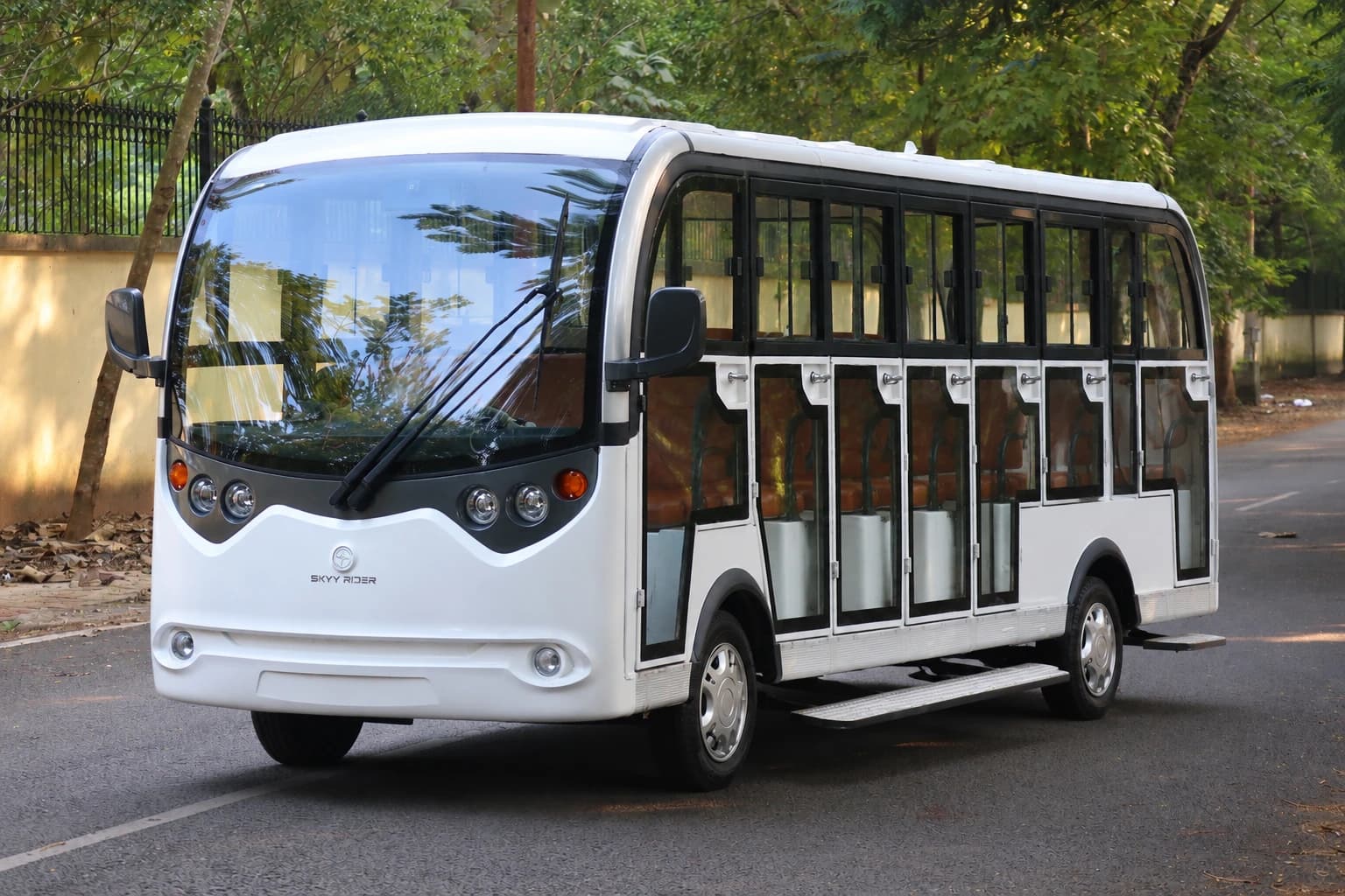 E-BUS — Luxury Group Travel, Zero Emissions