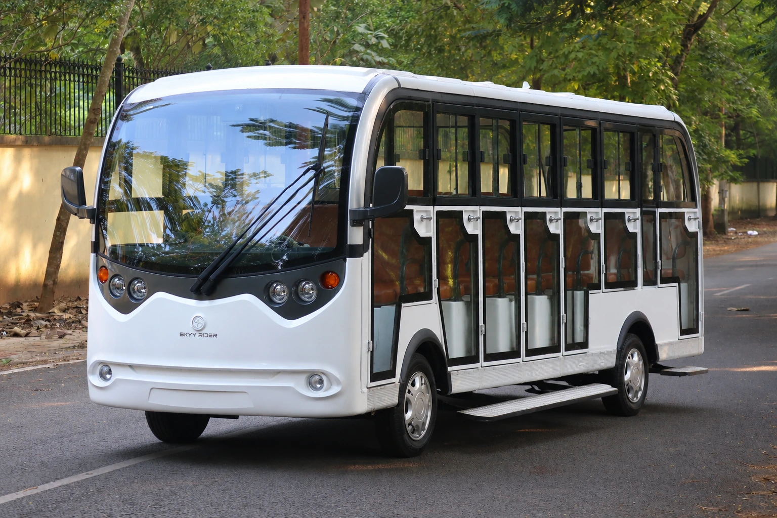E-BUS — Luxury Group Travel, Zero Emissions