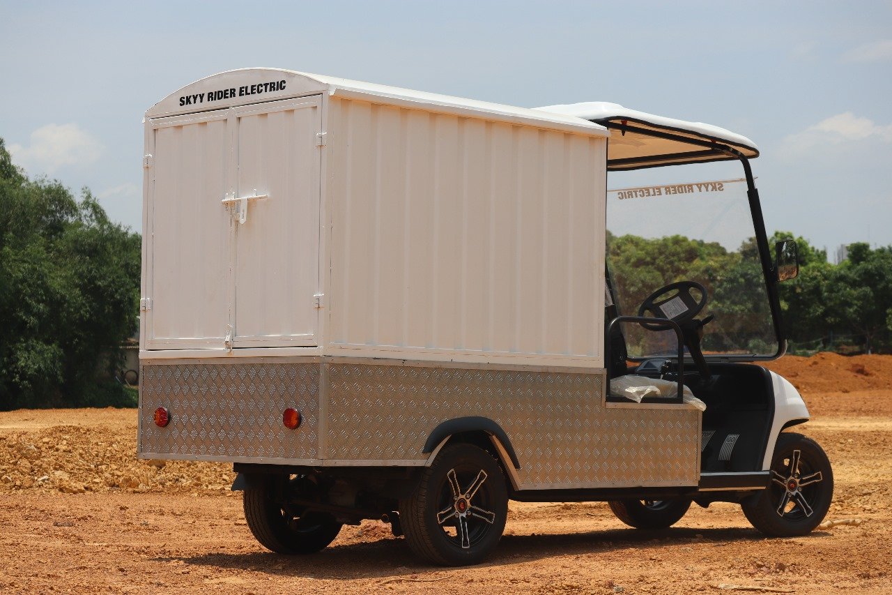 DELIVERY VAN Cargo Electric Van — photo 8 of 8