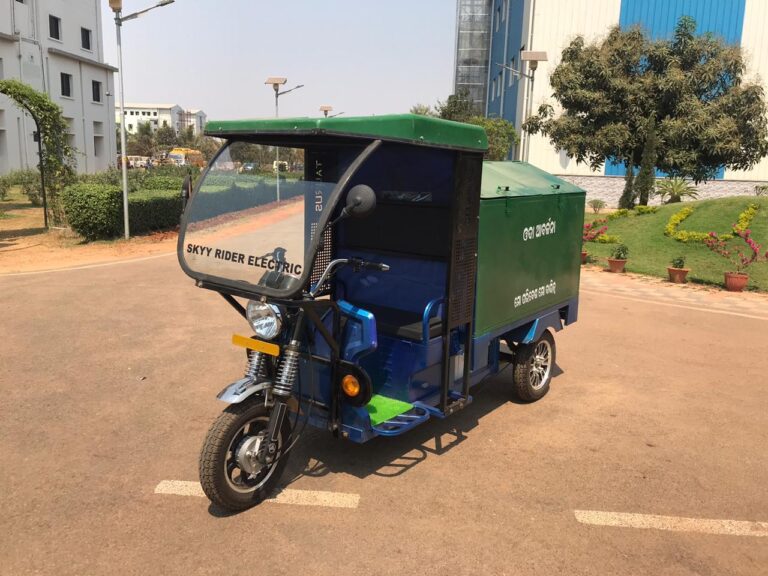 Electric garbage van with tipping facility 1